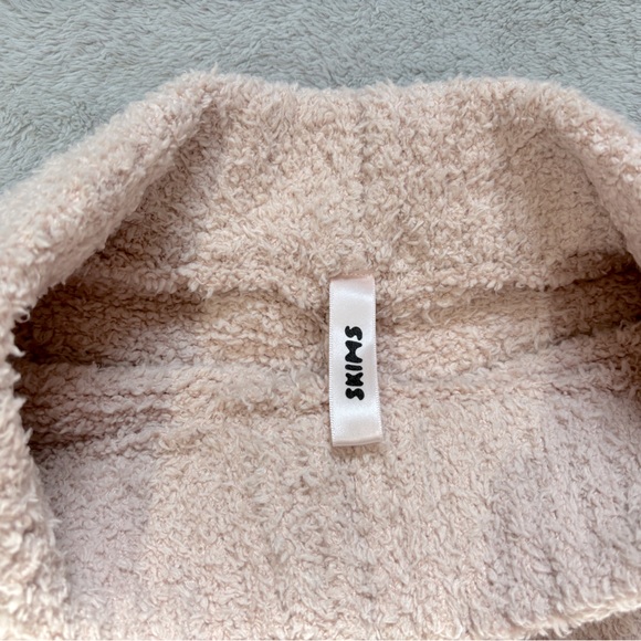 NEW SKIMS Fluffy Light Pink Shorts - Picture 3 of 4